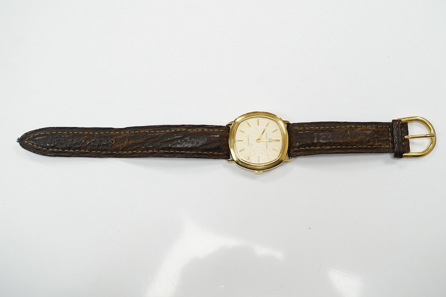 A gentleman's 18k gold Universal Unisonic quartz wrist watch, with baton numerals, case diameter 33mm, on an associated strap. Condition - poor to fair